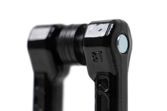 DV8 Shackles
