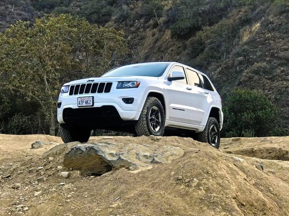 Jeep Grand Cherokee 11-Present WK2 2.5 Inch Lift Kit Black Anodized American Trail Products