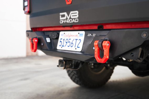 DV8 Shackles