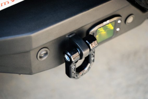 DV8 Shackles