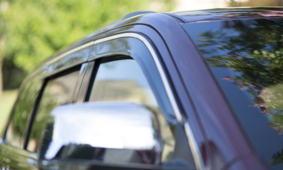 Auto Ventshade 794060 Ventvisor Low Profile Side Window Deflector with Chrome Trim, 4-pc set for ...