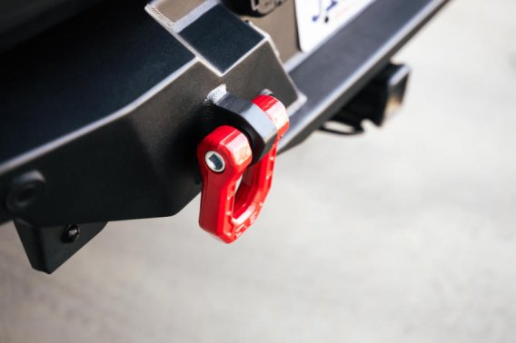 DV8 Shackles