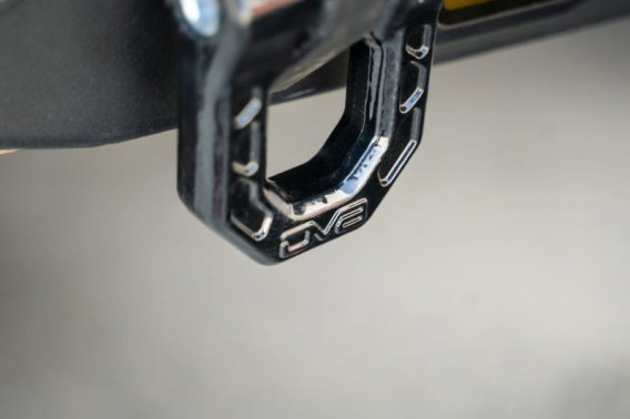 DV8 Shackles