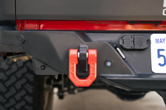 DV8 Shackles